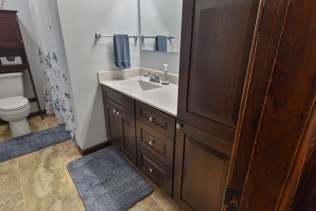 904 E Madison St, Pontiac, IL 61764 - bathroom featuring vanity and a shower with curtain