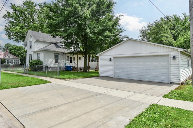 904 E Madison St, Pontiac, IL 61764 - view of front of property with a garage and an outbuilding