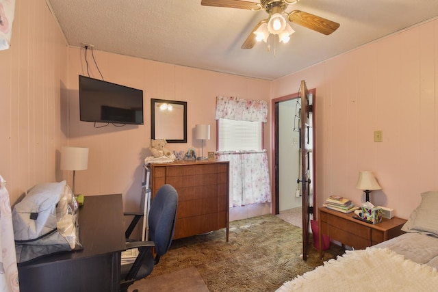 904 E Madison St, Pontiac, IL 61764 - carpeted bedroom with a desk and a ceiling fan