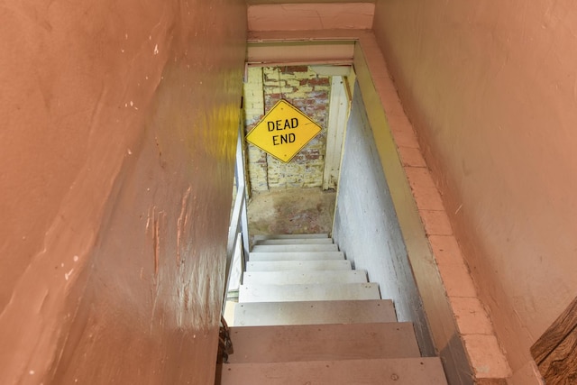 904 E Madison St, Pontiac, IL 61764 - view of staircase