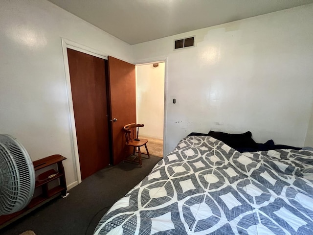 1405 W Beech St, Urbana, IL 61801 - bedroom featuring carpet flooring and a closet