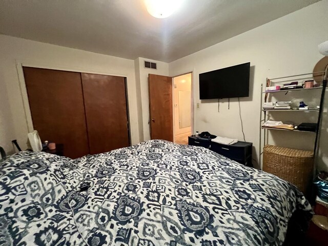 1405 W Beech St, Urbana, IL 61801 - bedroom with a closet
