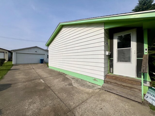 1405 W Beech St, Urbana, IL 61801 - view of side of home with a garage and an outdoor structure