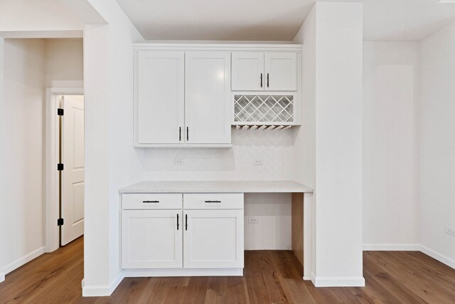 3245 Lincoln Prairie Blvd, Aurora, IL 60503 - bar with wood finished floors, backsplash, and baseboards