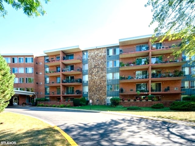 16 E Old Willow Rd Unit 409S, Prospect Heights, IL 60070 - view of apartment building / complex