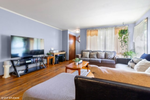 611 Palace St, Aurora, IL 60506 - living area featuring wood finished floors and crown molding