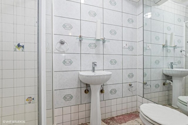20832 Sparta Ln, Olympia Fields, IL 60461 - bathroom with toilet and tile walls