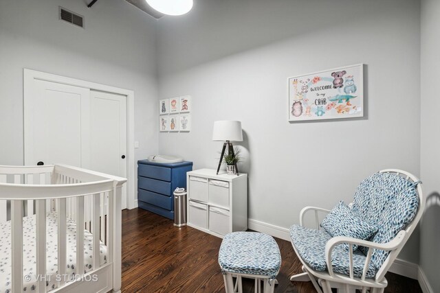 843 W Adams St Unit 310, Chicago, IL 60607 - bedroom featuring dark wood finished floors and a closet