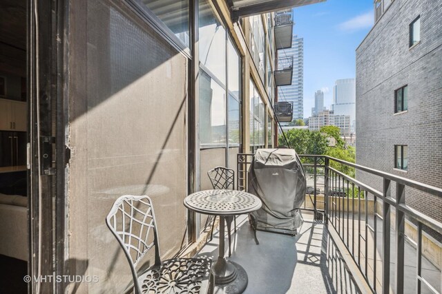 843 W Adams St Unit 310, Chicago, IL 60607 - balcony featuring a city view