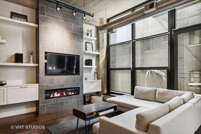 843 W Adams St Unit 310, Chicago, IL 60607 - living area with wood finished floors and a fireplace