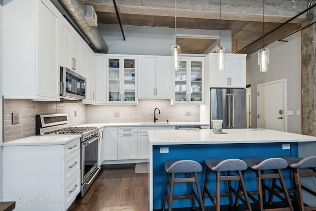 843 W Adams St Unit 310, Chicago, IL 60607 - kitchen with stainless steel appliances, dark wood-style floors, a breakfast bar, a center island, and backsplash