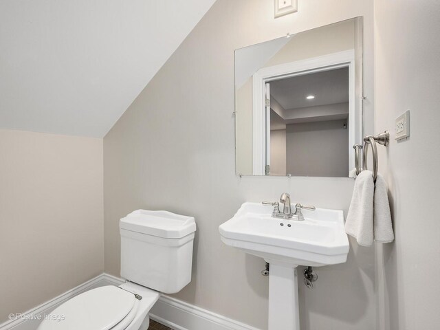 1360 Turvey Rd, Downers Grove, IL 60515 - half bath featuring toilet and baseboards