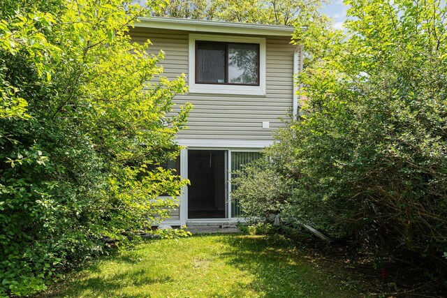 2265 Windsor Ln, Country Club Hills, IL 60478 - rear view of property with a lawn