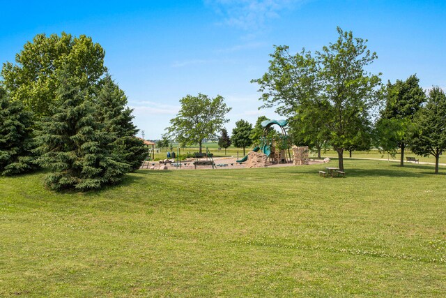1607 Peppermill Ln, Champaign, IL 61822 - view of green lawn