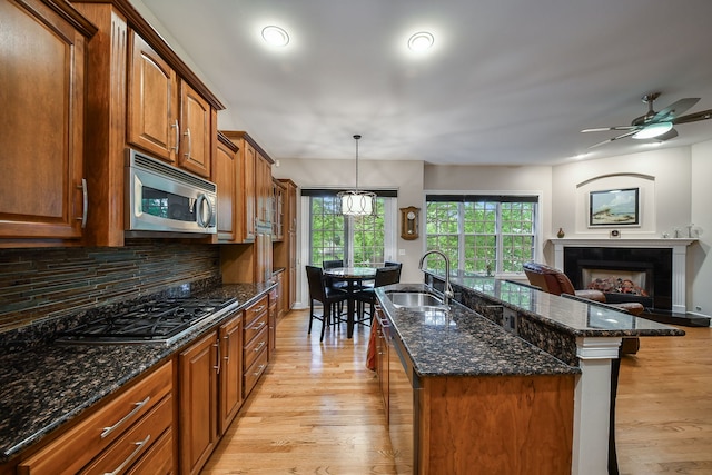 17 Virginia Pkwy, Schaumburg, IL 60193 - kitchen featuring stainless steel appliances, a sink, light wood-style flooring, decorative backsplash, and recessed lighting
