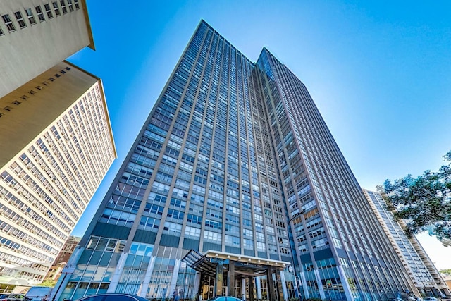 655 W Irving Park Rd Unit 4212, Chicago, IL 60613 - view of building exterior