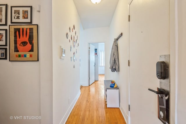 932 W Sunnyside Ave Unit 3C, Chicago, IL 60640 - hall with light wood-type flooring and baseboards