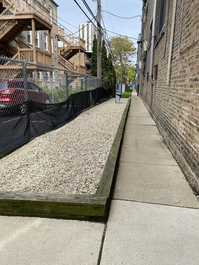 932 W Sunnyside Ave Unit 3C, Chicago, IL 60640 - view of property's community with stairway