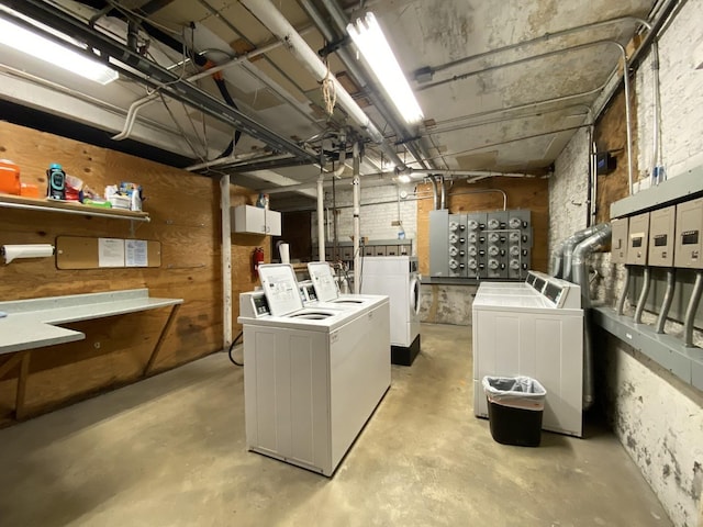 932 W Sunnyside Ave Unit 3C, Chicago, IL 60640 - unfinished below grade area with washer and clothes dryer