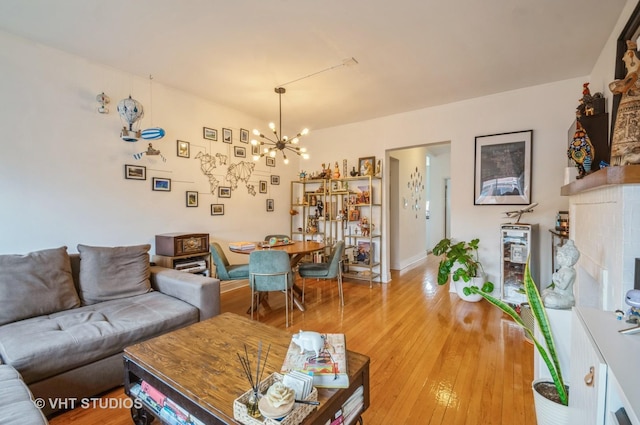 932 W Sunnyside Ave Unit 3C, Chicago, IL 60640 - living room featuring a chandelier and light wood-style floors