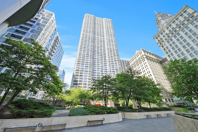 405 N Wabash Ave Unit 502, Chicago, IL 60611 - view of building exterior with a view of city