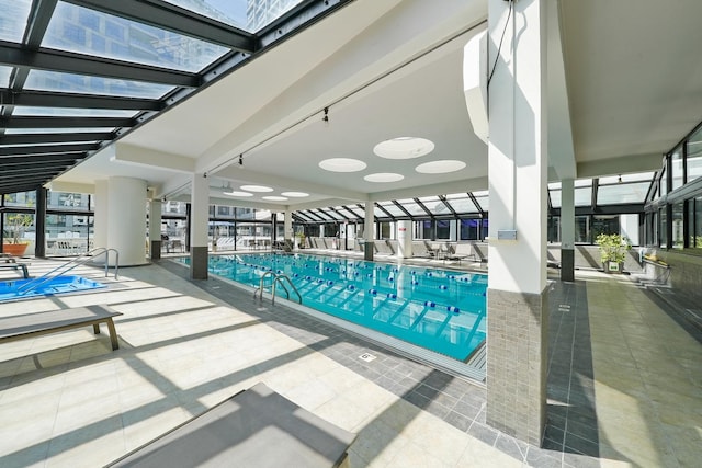 405 N Wabash Ave Unit 502, Chicago, IL 60611 - indoor community pool with a patio area