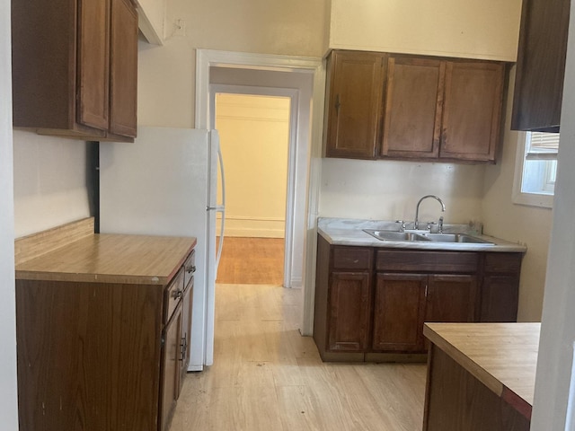 6832 S S Shore Dr Unit 1, Chicago, IL 60649 - kitchen featuring light wood-style floors, light countertops, and freestanding refrigerator