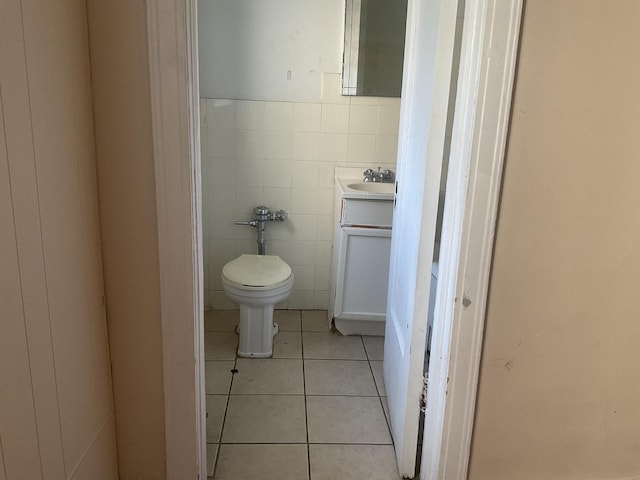 6832 S S Shore Dr Unit 1, Chicago, IL 60649 - half bathroom featuring vanity, tile patterned floors, and tile walls