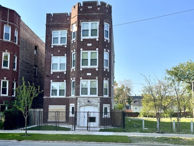 1110 W Marquette Rd, Chicago, IL 60621 - view of property featuring a fenced front yard