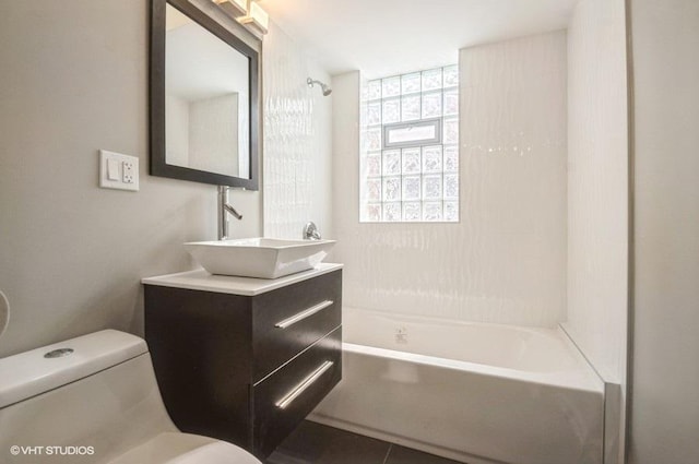 2553 W Summerdale St Unit 2E, Chicago, IL 60625 - full bath with toilet, vanity, and shower / bath combination