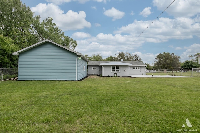 16568 Plainview Dr, Markham, IL 60428 - back of property with a patio area and driveway