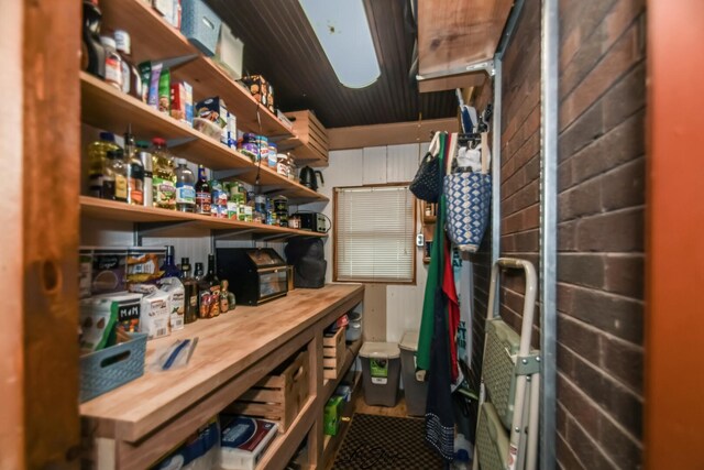 905 Kelly Ave, Joliet, IL 60435 - view of storage