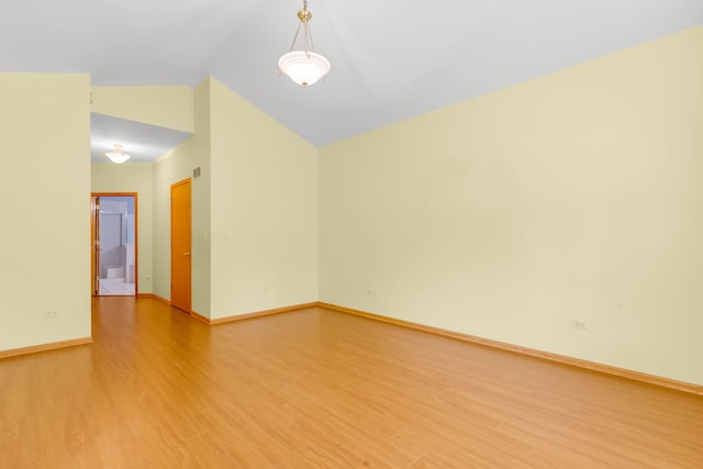 11104 Karen Dr, Orland Park, IL 60467 - empty room featuring light wood-style floors, vaulted ceiling, and baseboards