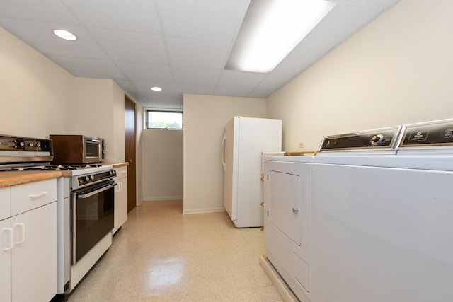 7618 W 157th St, Orland Park, IL 60462 - laundry room with independent washer and dryer, light flooring, baseboards, and recessed lighting