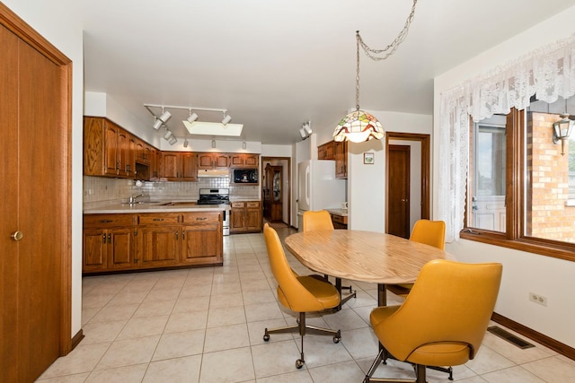 7618 W 157th St, Orland Park, IL 60462 - dining space with light tile patterned flooring and baseboards