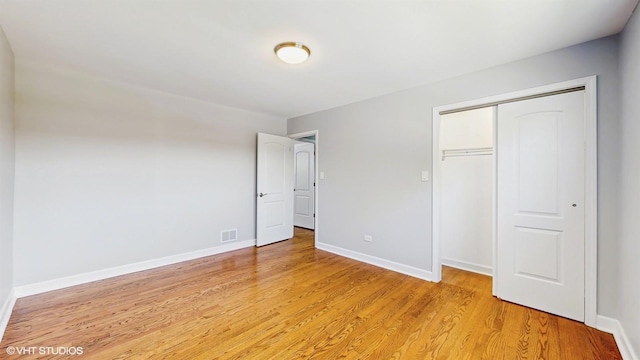 524 Escanaba Ave, Calumet City, IL 60409 - unfurnished bedroom with a closet, light wood finished floors, and baseboards