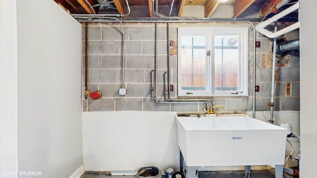 524 Escanaba Ave, Calumet City, IL 60409 - below grade area with a sink
