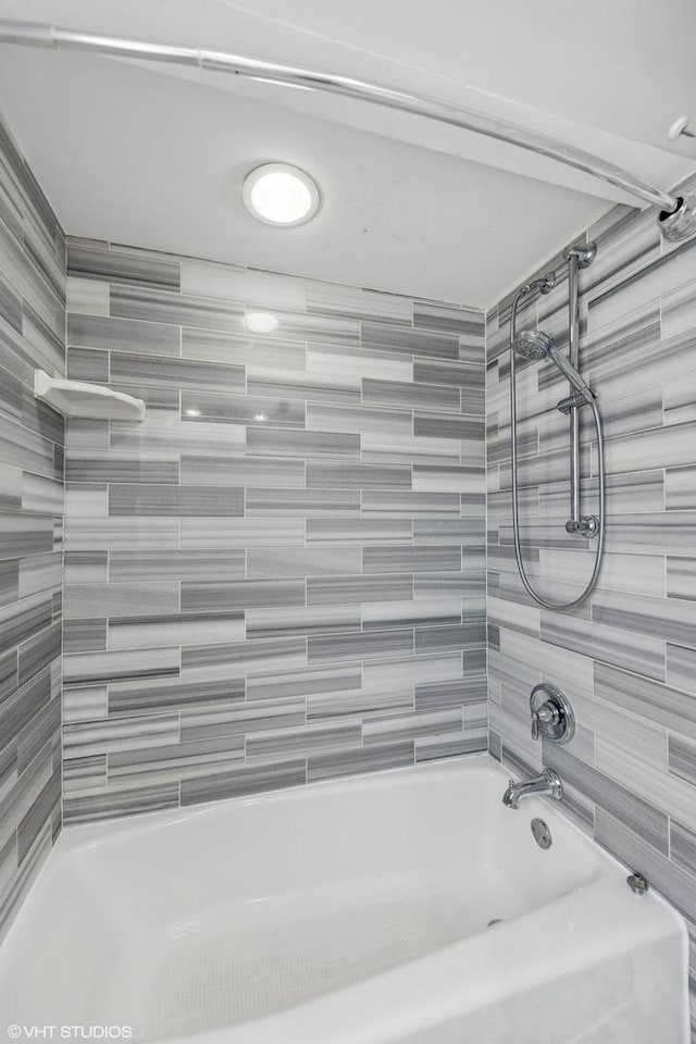 265 W Adams St, Elmhurst, IL 60126 - bathroom with shower / washtub combination