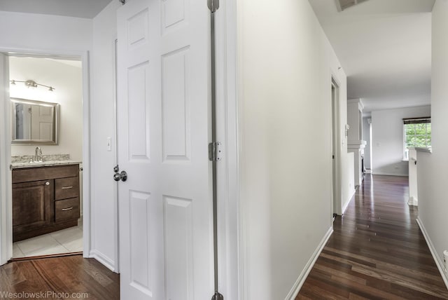 150 Lucerne Ct Unit 150, Wheeling, IL 60090 - hallway with dark wood-style floors, a sink, and baseboards