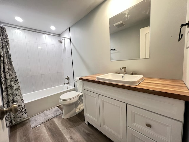 1474 Forest Ave, Calumet City, IL 60409 - full bath with wood finished floors, vanity, shower / bath combo with shower curtain, toilet, and recessed lighting