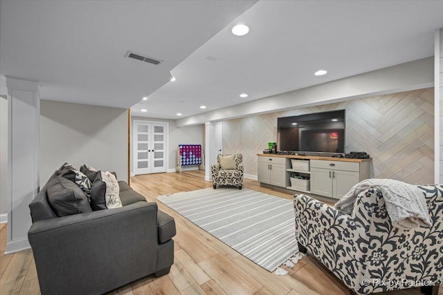 679 Slate Run, Elgin, IL 60124 - living room featuring light wood-style flooring, recessed lighting, and baseboards