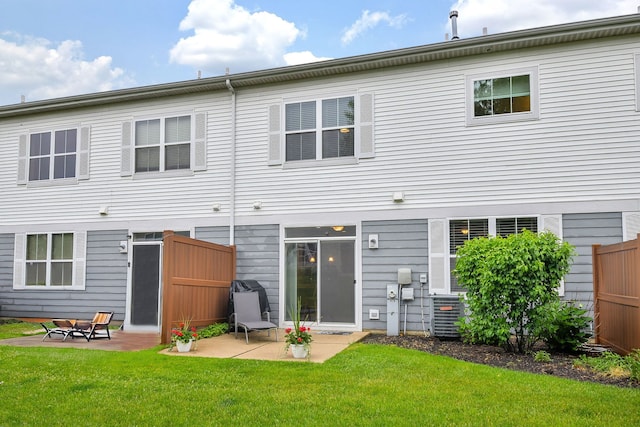 426 Victoria Ln Unit 426, Elgin, IL 60124 - back of house with a patio