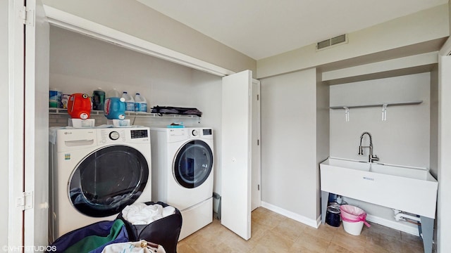 2080 Maplewood Cir, Naperville, IL 60563 - laundry room featuring independent washer and dryer and baseboards