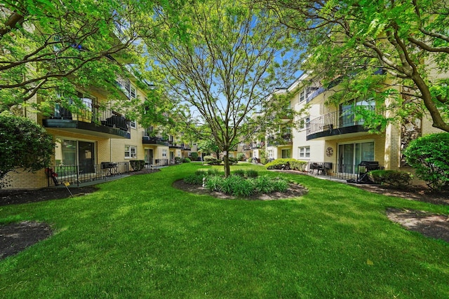 6534 N NW Hwy Unit 3D, Chicago, IL 60631 - view of green lawn featuring a balcony
