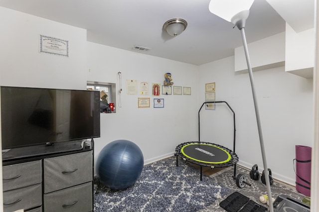 3340 W Polk St, Chicago, IL 60624 - exercise room featuring baseboards and carpet