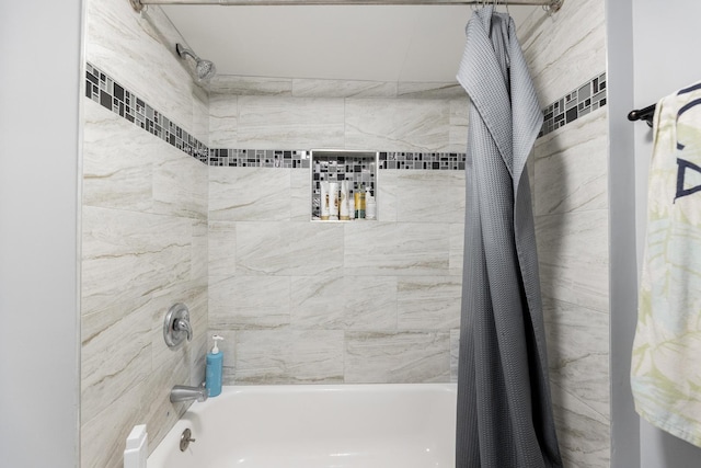 3340 W Polk St, Chicago, IL 60624 - full bath with shower / bath combination with curtain