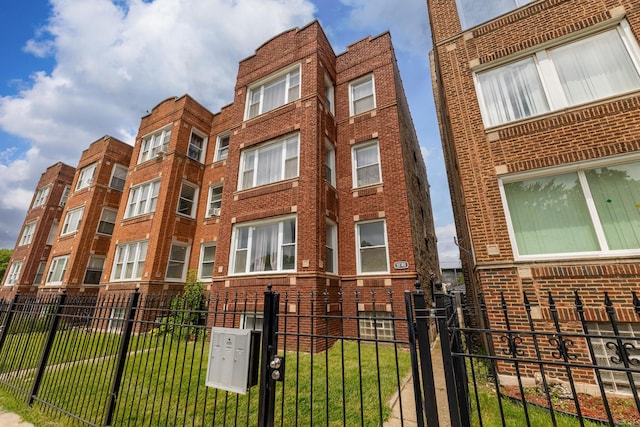 3340 W Polk St, Chicago, IL 60624 - view of property with a fenced front yard