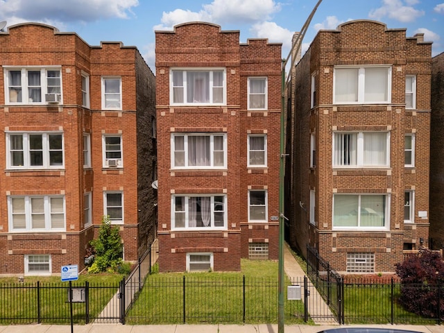 3340 W Polk St, Chicago, IL 60624 - view of building exterior featuring a fenced front yard