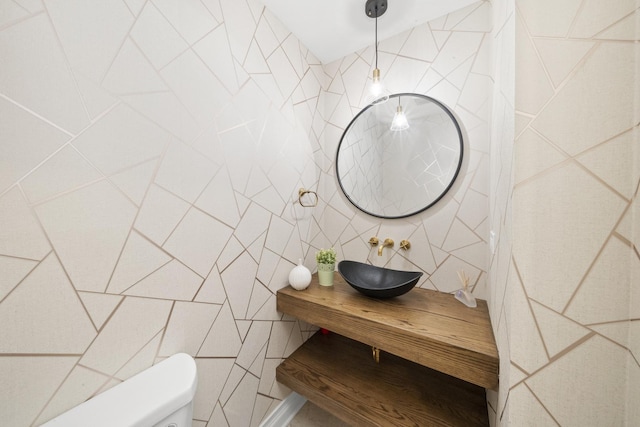 504 Newton Ave, Glen Ellyn, IL 60137 - half bath featuring toilet, tile walls, and vanity