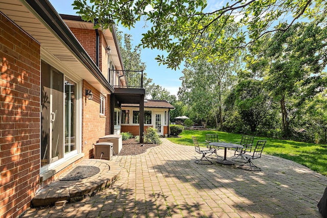 10 Black Walnut Trl, Palos Park, IL 60464 - patio / terrace featuring a patio area, a lawn, and outdoor dining space